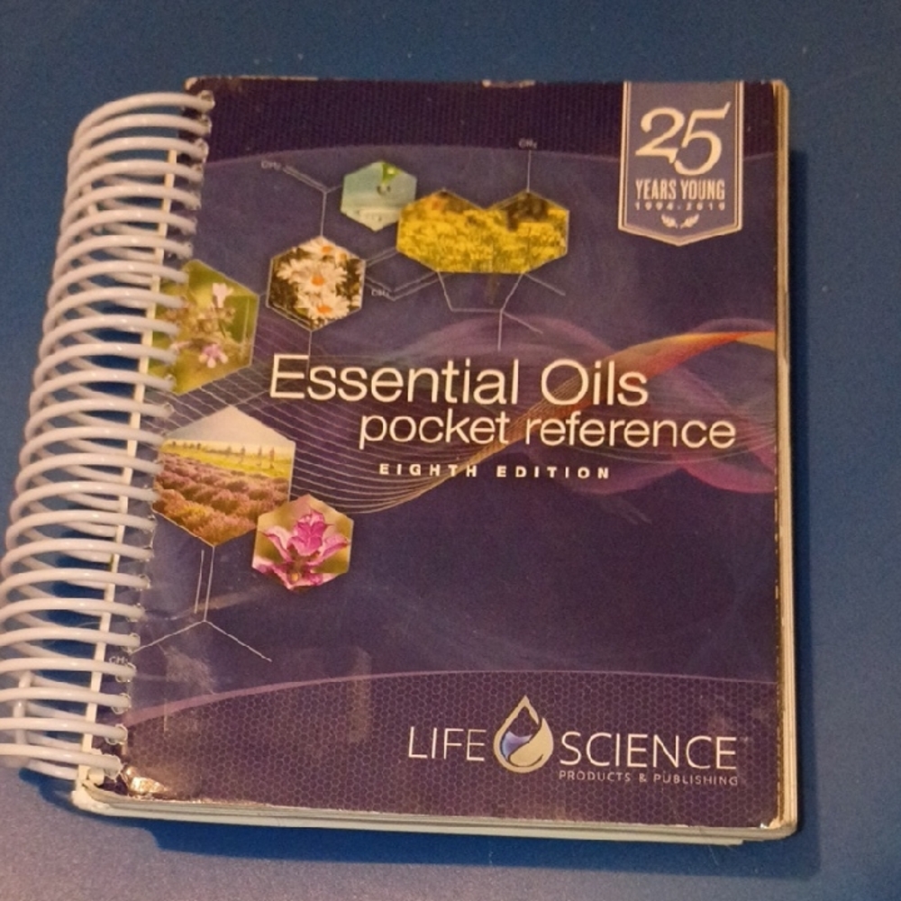 Essential Oils Pocket Reference - Blue